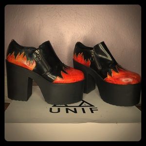 Rare unif ‘pyro boot’ flame shoes! DOLLSKILL